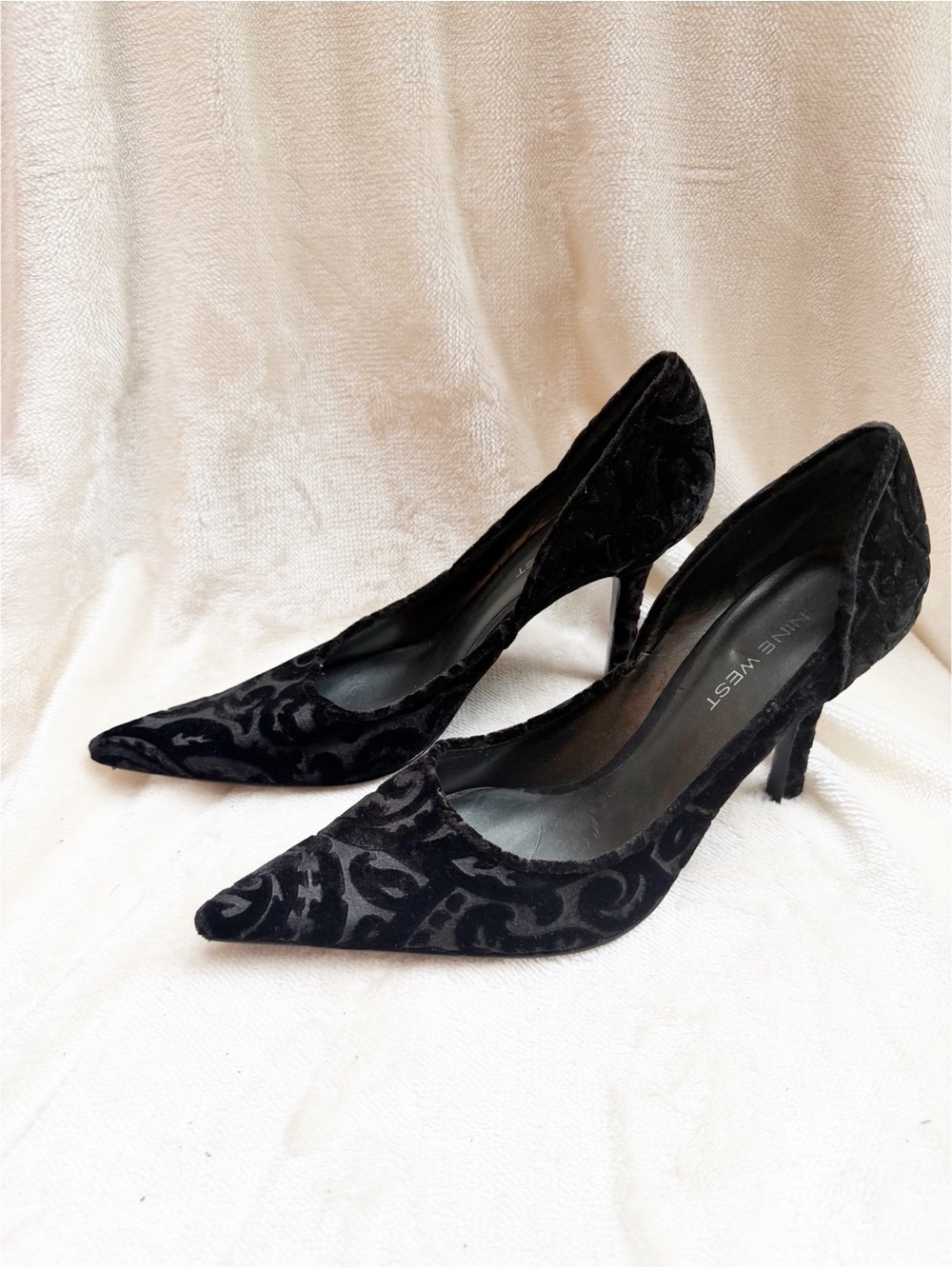 Rare Nine West Black Velvet Patterned Pointed-Toe Pumps